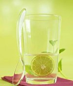 柠檬水的功效有哪些 看柠檬变身“燃脂圣水”