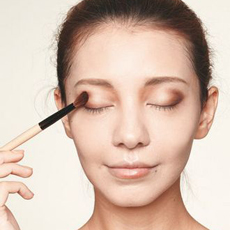 如何画好大眼妆 8个化妆技巧打造明媚大眼