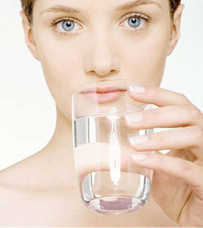 肌肤严重缺水怎么办 5招急救补水法给肌肤补水