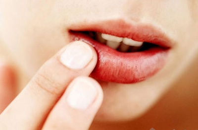 唇部护理哪个牌子好 日护夜护唇部也需时时护理
