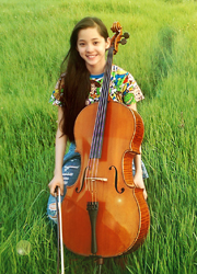 欧阳娜娜大提琴写真 展现优雅气质