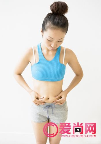 每日采用腹部按摩减肥手法 快速有效磨平小腹