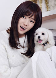 韩星郑佳恩携爱犬拍写真 为保护动物拍宣传大片