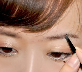 眉粉的用法 3分钟打造超自然完美眉形