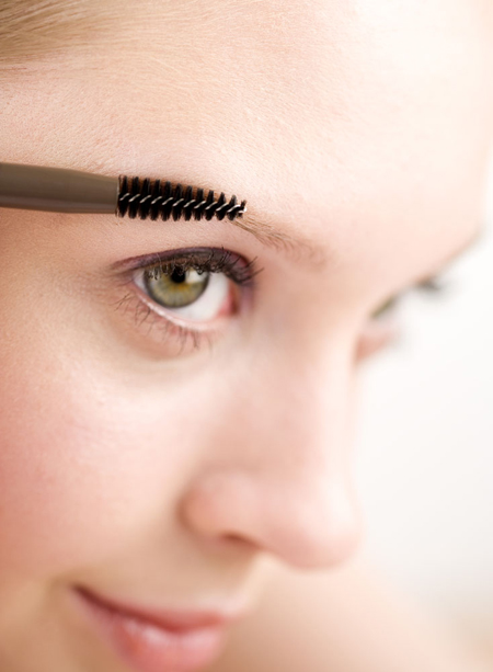 不同脸型眉毛的修法 需根据脸型眼型眉型综合考虑