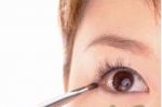 6个简单画眼影的步骤 教你轻松打造优雅眼妆