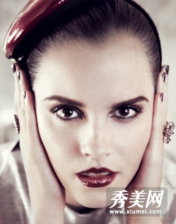 Vogue七月刊 艾玛沃森演绎性感红唇妆
