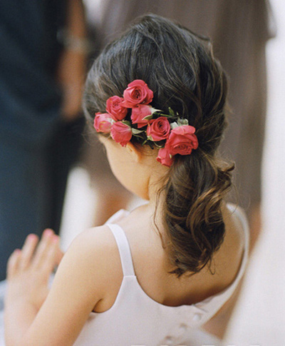 可爱花童发型推荐 打造婚礼中的小天使