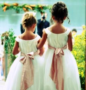 婚礼花童发型大推荐 各种创意头饰为婚礼增添纯真童趣