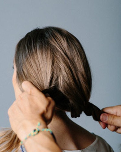 伴娘发型简单编织法 打造慵懒吸睛的别致编发