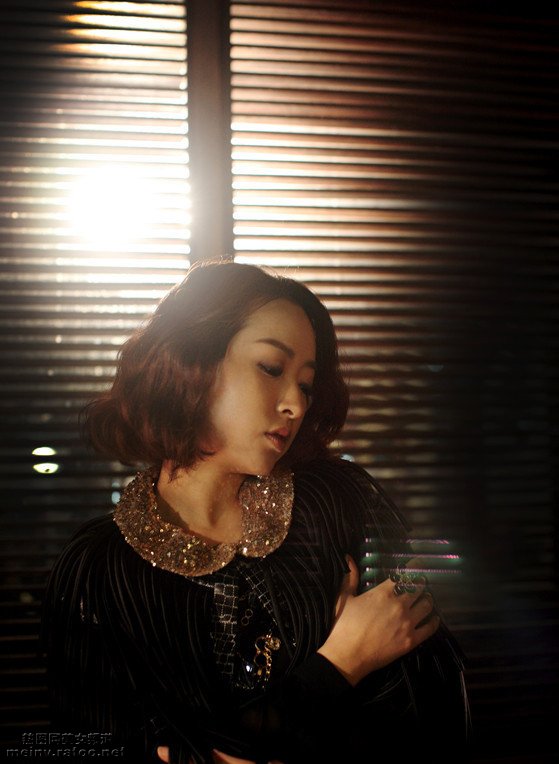 泰国歌手sara暗黑系写真 游戏角色扮演潇洒霸气