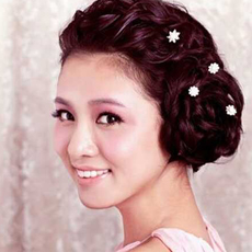 韩式新娘盘发发型图解 做个优雅端庄的新娘