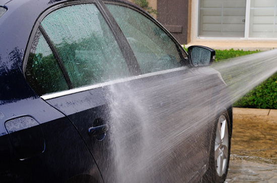 自己洗车的正确方法 避免十一个常见错误