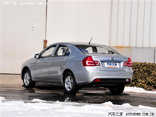 长安2012款CX30三厢版上市 售价6.38-7.28万元