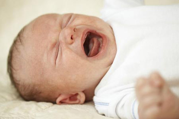 婴儿哭闹的原因 让你轻松应对宝宝的哭闹