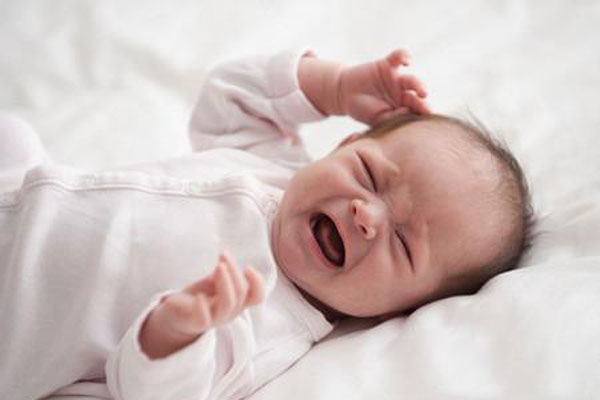 婴儿哭闹的原因 让你轻松应对宝宝的哭闹