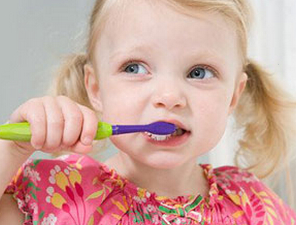 幼儿刷牙的正确方法 健康刷牙让宝宝健康成长