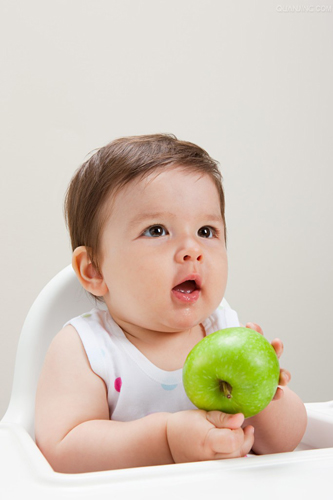 宝宝喉咙有痰怎么办 五个妙招帮助宝宝成功排痰