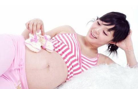 抚摸胎教的正确做法 乱摸肚皮可能损害胎儿健康