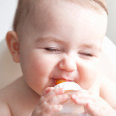 宝宝老是吐奶怎么办 宝宝喂奶处理方法分享