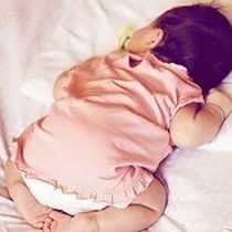 找准新生儿睡觉不安稳的原因 对症处理让宝贝健康成长