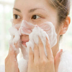 女人用香皂洗脸好吗 用香皂洗脸的注意事项