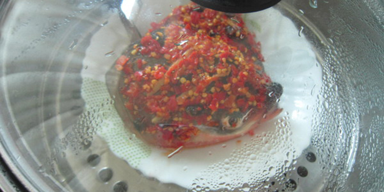 剁椒鱼头怎么做的 剁椒鱼头的做法步骤