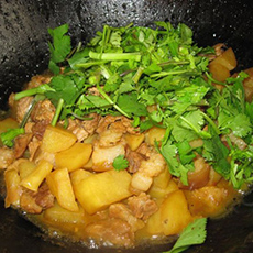 五花肉炖土豆的做法 家常五花肉炖土豆的做法