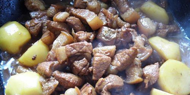 土豆红烧肉的家常做法 香嫩酥软便于烹饪