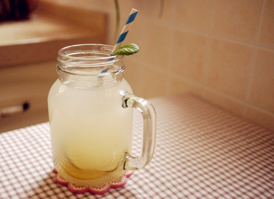 柠檬水美白吗 小编教你几款美白柠檬水的泡制方法