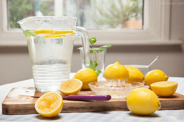 什么时候喝柠檬水好 喝柠檬水的好处