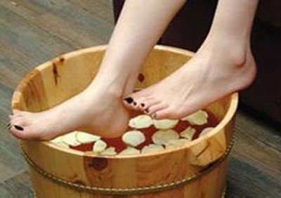 治疗脚臭的最佳方法介绍 看萝卜熬水怎么治脚臭