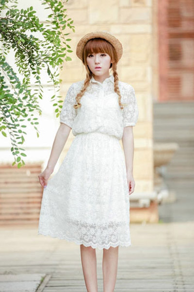 白色镂空蕾丝裙图片 浪漫柔美宛若仙子
