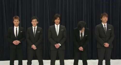 日本组合SMAP不解散 五成员齐现身鞠躬道歉