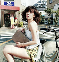 韩国明星夏季时尚街拍 狂野小女人味走俏
