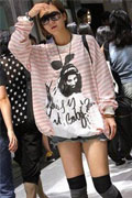 2012李孝利最新街拍 教你韩版卫衣怎样演绎经典时尚