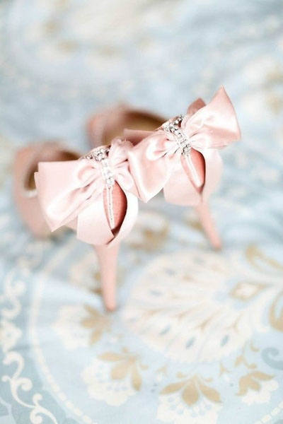 婚鞋一般什么颜色 完美搭配打造时尚魅力新娘