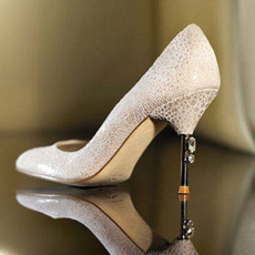 结婚新娘穿什么鞋 结婚新娘的必备鞋款