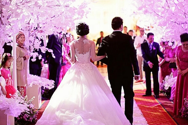 结婚走红地毯的音乐 带着飞扬的心情举行婚礼