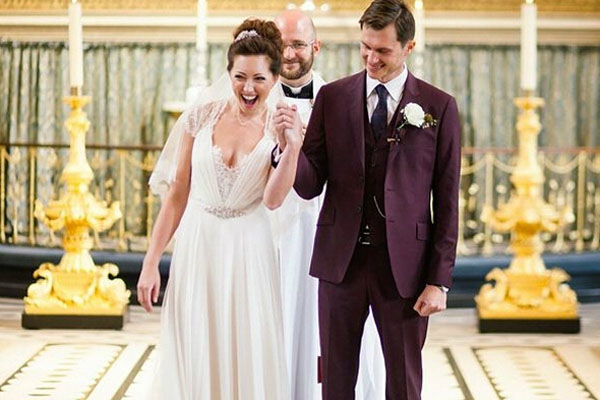 婚礼走红地毯主持词 伴随新人通往幸福婚姻生活