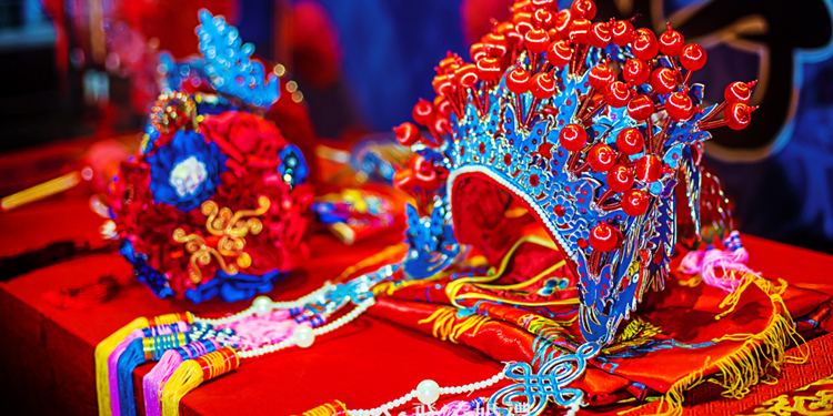 中式传统婚礼习俗及必备道具 热闹喜庆的婚礼