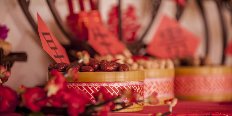 中式传统婚礼习俗及必备道具 热闹喜庆的婚礼