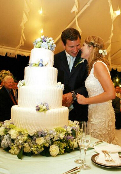 结婚蛋糕怎么切 掌握漂亮的蛋糕切法