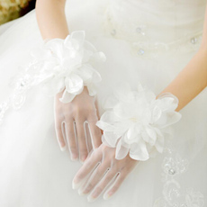 新娘手套种类有哪些 巧妙搭配提升气质美