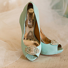 如何挑选适合的婚鞋 让你在婚礼上自信优雅