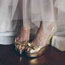 新娘鞋选择注意事项分析 就要做最美的新娘