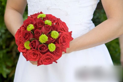 新娘手捧花图片欣赏 浪漫玫瑰点缀浪漫时刻