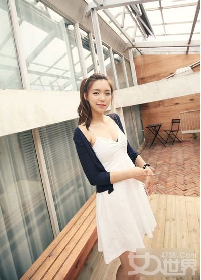 韩式秋季服装搭配格 开衫配裙子也很美
