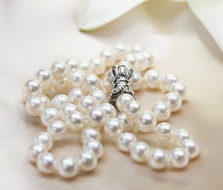 什么珍珠饰品好 新娘珍珠饰品的挑选法则