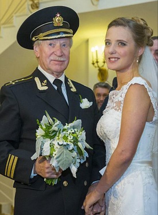 最新爷孙恋诞生 84岁俄罗斯演员迎娶24岁女学生